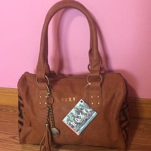A Roxy keep close purse